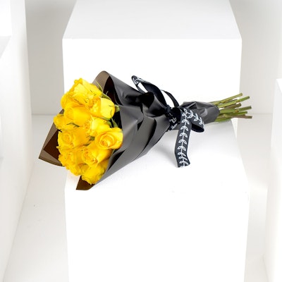 12 Yellow Roses Hand Bouquet II