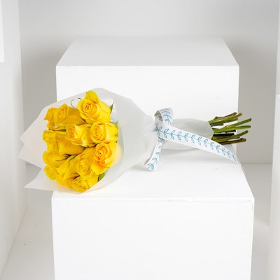 12 Yellow Roses Hand Bouquet VI