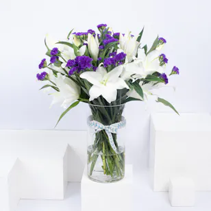 Magnificent Lilies | Glass Vase Magnificent Lilies | Glass Vase