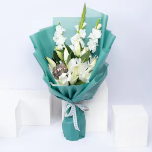 Floward Caramel Chocolates | White Blooms