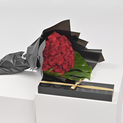 جميل أحمرمع شوكلاتة بستاني جميل أحمرمع شوكلاتة بستاني