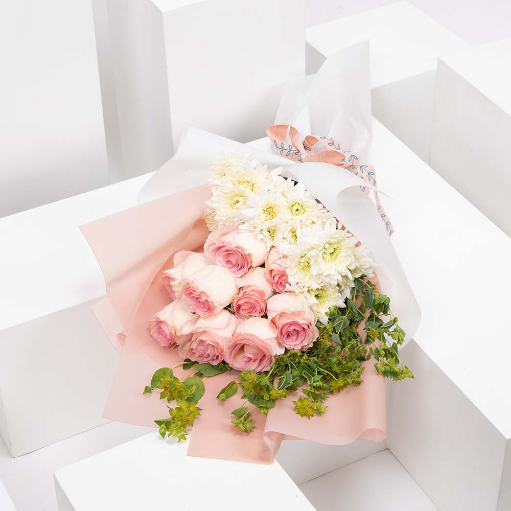 أبيض و وردي | غلاف وردي