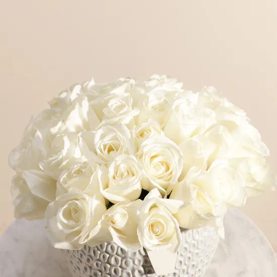 Charming Roses Vase | 35 Flowers
