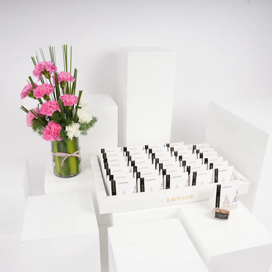 Laviviane Chocolate Favors Tray | Carnation Vase 2