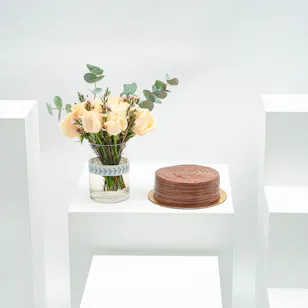 Munch Bakery Chocolate Cake | Peach Roses Munch Bakery Chocolate Cake | Peach Roses