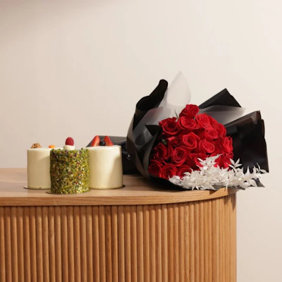 Rose Ribbon Mini Cake Trio | Red Roses Rose Ribbon Mini Cake Trio | Red Roses