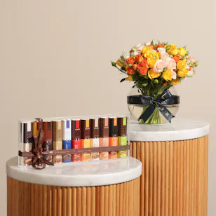 Ghazl Chocolatier Assorted Chocolate Bars | Serenity Roses Vase