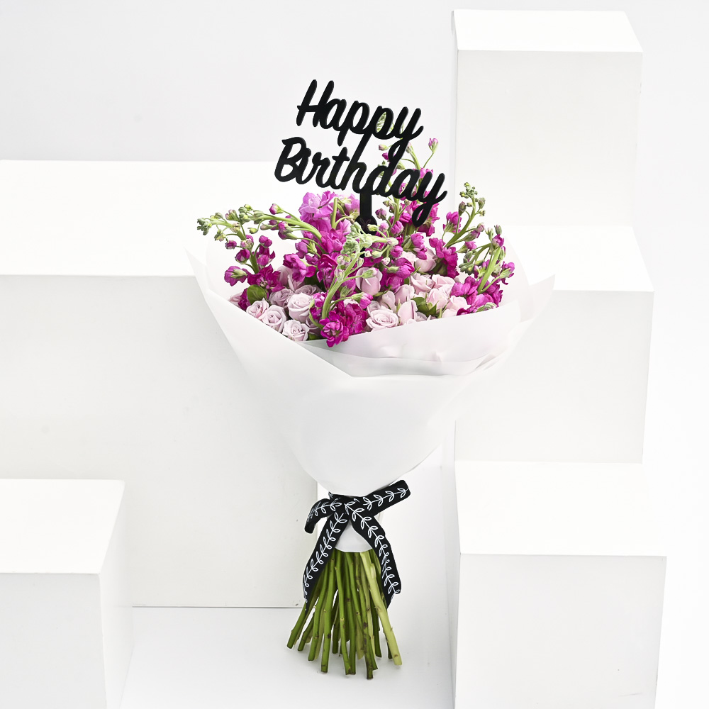 باقة العيدميلاد الماتيولا الفوشيا والبيبي جوري الأرجواني