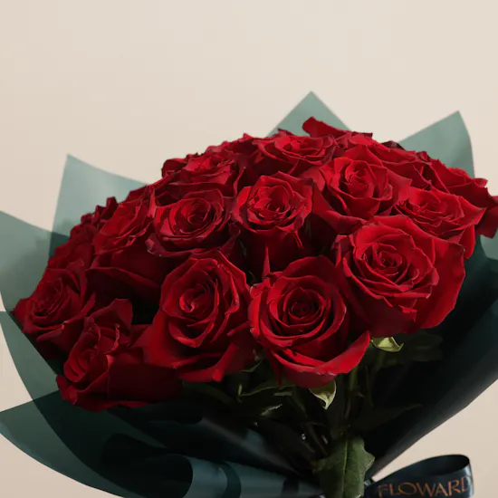 Leonidas Red Heart Chocolate Box | Stunning Red Flowers