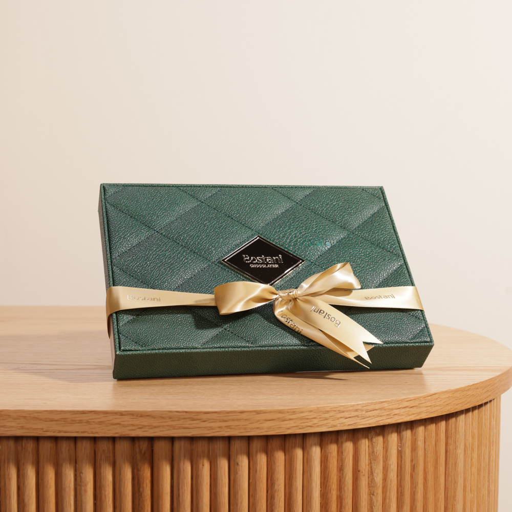 علبة شوكولاتة صغيرة جلد أخضر من بستاني 