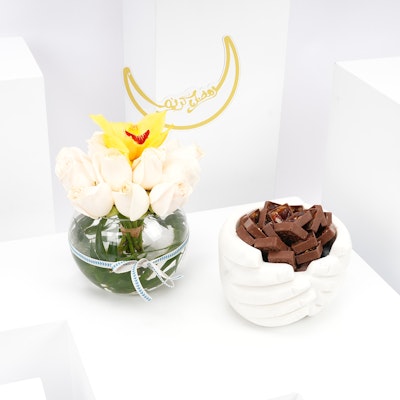 Tomoor Alula Chocolate Mix with Blooms Vase