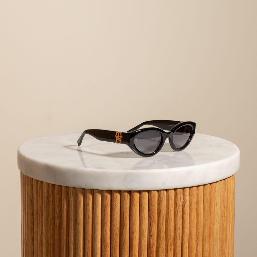 نظارة شمسية سوداء من تومي