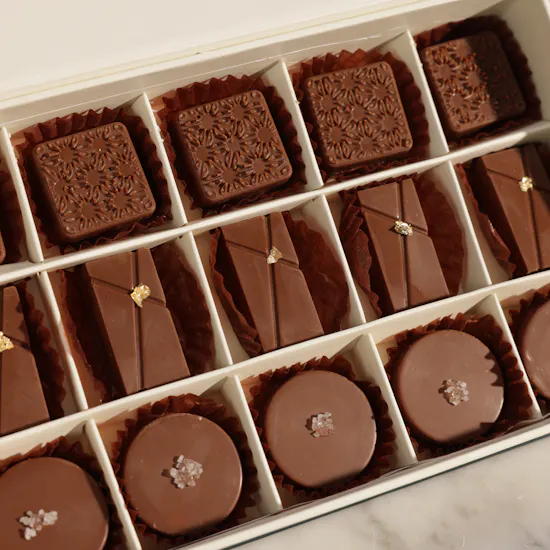 Floward Chocolate Box | Stunning Rose Bouquet