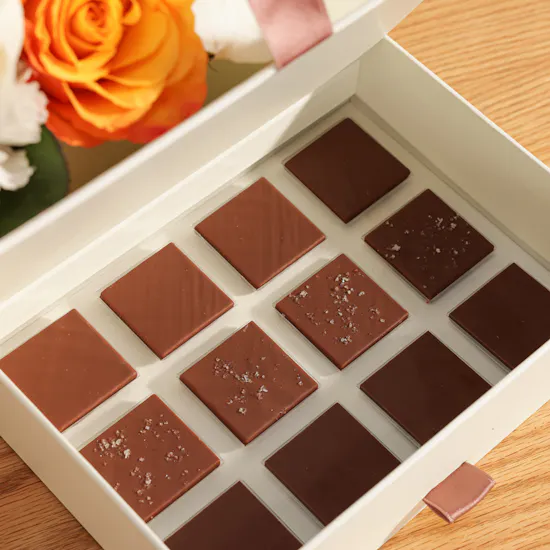 Floward 50 KWD Card | Chocolate and Soft Flower Box