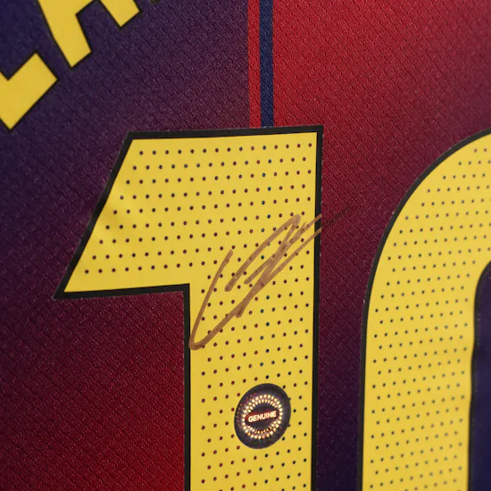 تيشيرت لامين يامال لنادي برشلونة إصدار 2025-2026 بتوقيع اللاعب