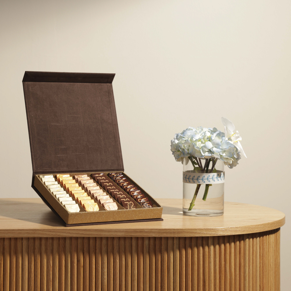 علبة بني كاري من جوديفا ​​| مزهرية زهور