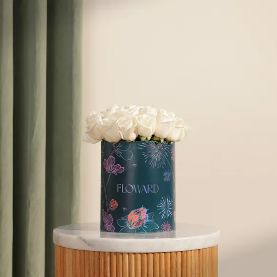 Pearly White Rose Box | 25 Flowers