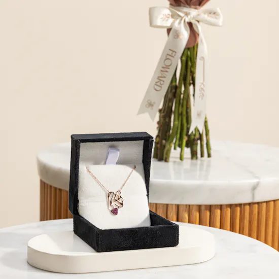 Artsy Mom Love Rose Gold-Plated Necklace | Charming Flower Bouquet