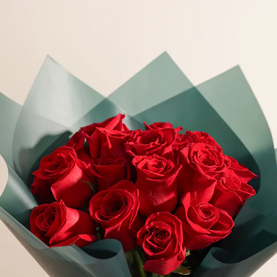 Dar Al Sabaek Gold | Attractive Red Roses Bouquet