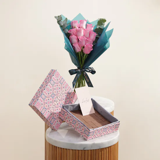 Hanoverian Caramel Chocolate Box | Cheerful Charm Flower