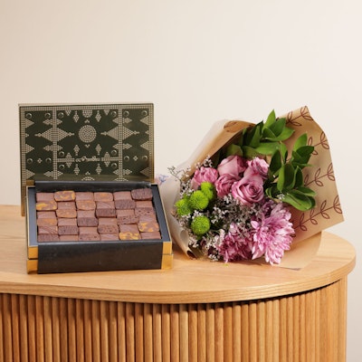 Nagwa Premium Medium Chocolate Box | Roses