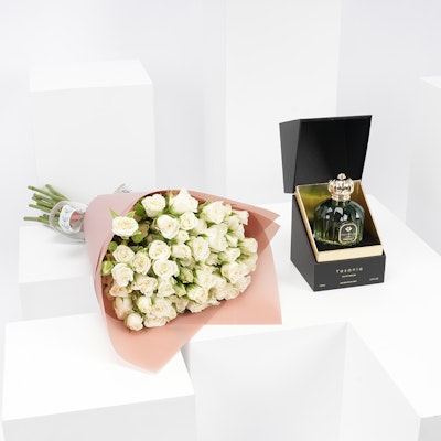Yasania Emerald Perfume & White Baby Roses