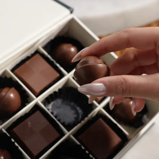 Floward Essence of Joy Small Chocolate Box
