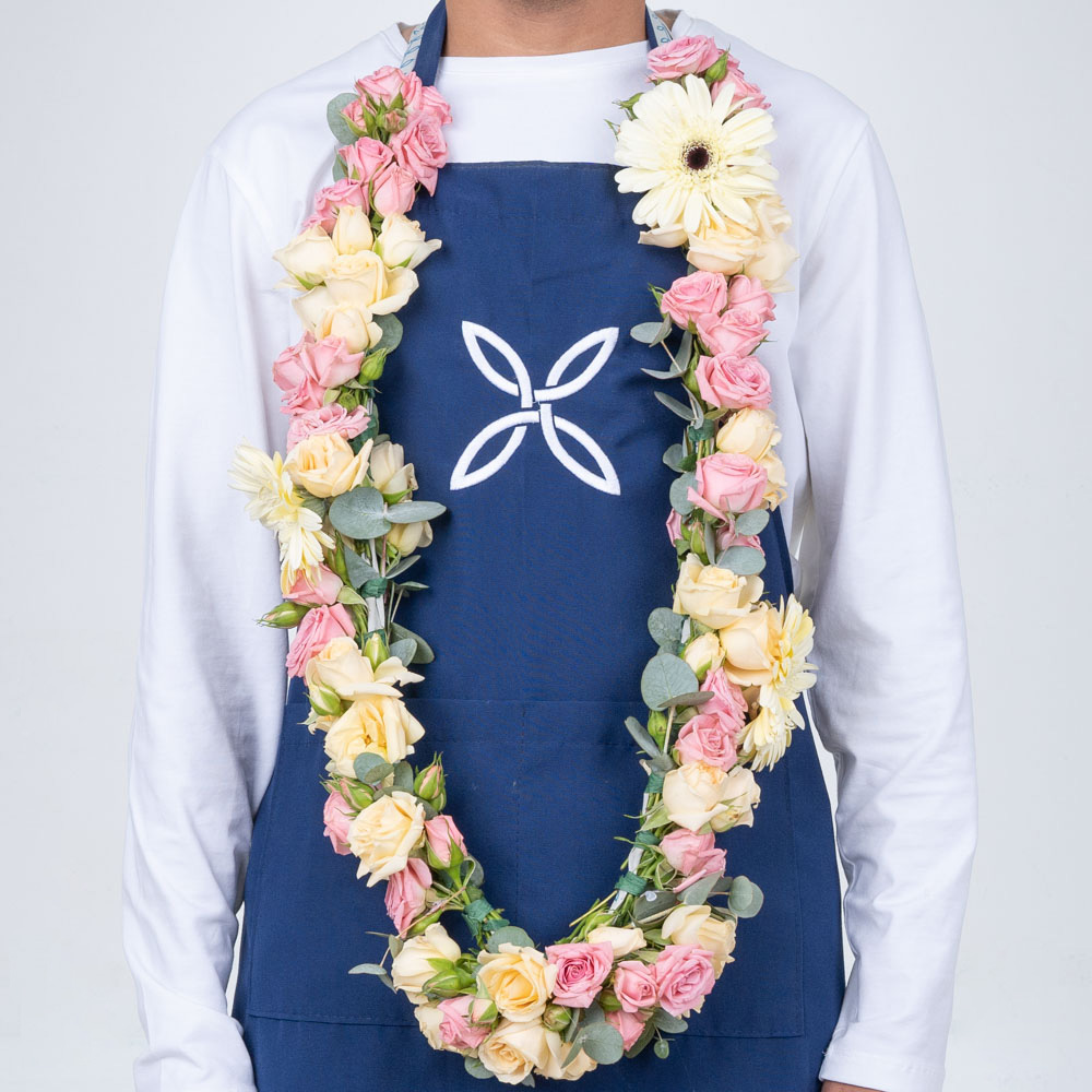 Amazon.com: Layseri Hawaiian Luau Flower Leis Jumbo Necklace Mahalo Floral  Leis Graduation Wedding Leis (Necklace Style 9) : Clothing, Shoes & Jewelry
