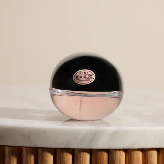 مجموعة عطر بي ديليشس للنساء من دي كي ان واي