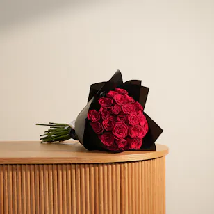 Red Twist Classic Bouquet | 25 Roses