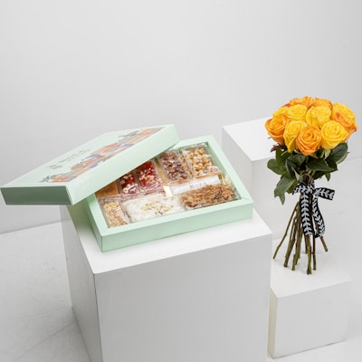 Nola Halawet El Moled Classic Box 27 pieces with Flowers