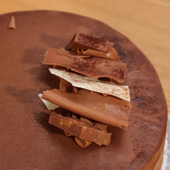 Floward Caramel Biscuit Cake | Bright Flowers