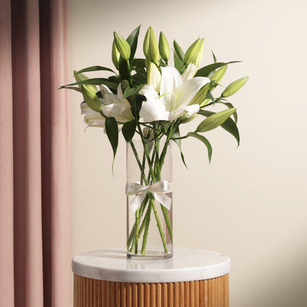White Lily Shine Flowers Vase | 8 Flowers