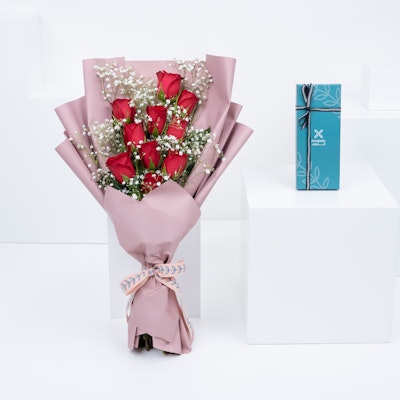 Hand Bouquet with Floward 10 Pcs chocolate box