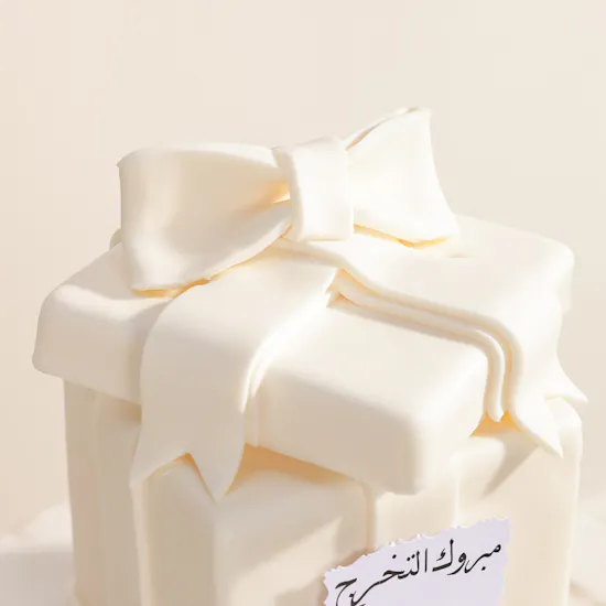 Floward White Congratulation on Graduation Cake