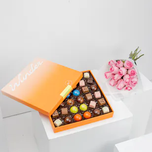 Wunder Chocolate Box | Glowy Pink Roses Bouquet