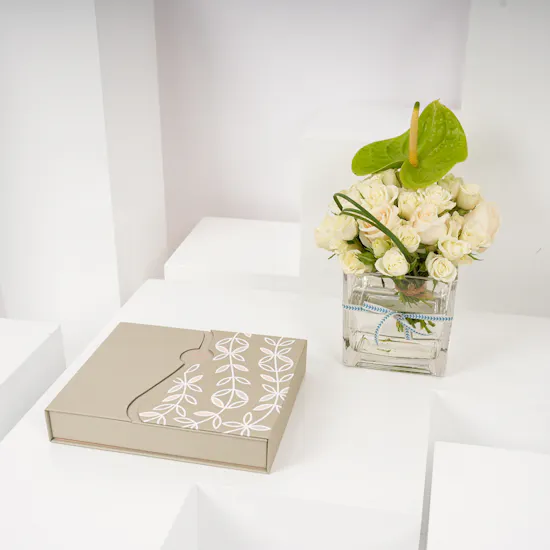 Floward Caramel Chocolate Box | Delight Vase