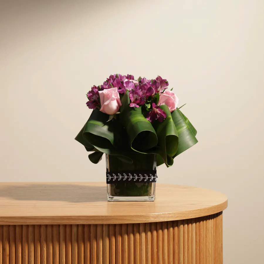 Pink Roses | Square Vase 1