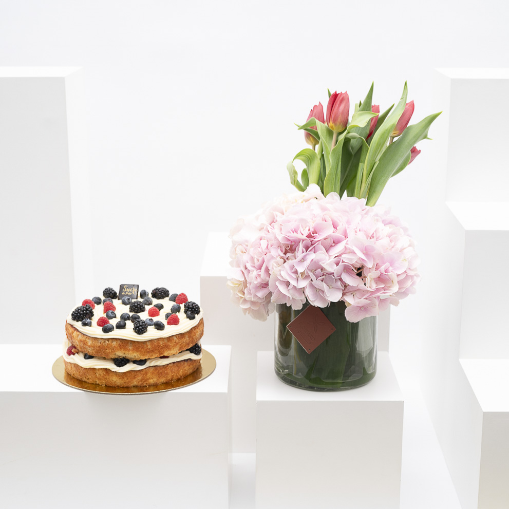 كيك الفانيليا و الشوكلاتة البيضاء من سكر الندى | الزهور