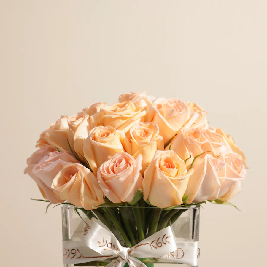 Elegant Peach Rose Vase | 35 Roses 3
