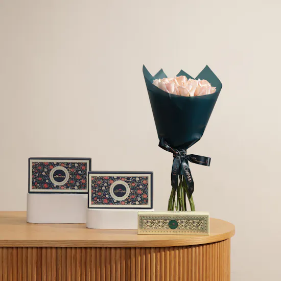 MyGovindas Signature Trio | Beautifully Harmonious Flower Bouquet