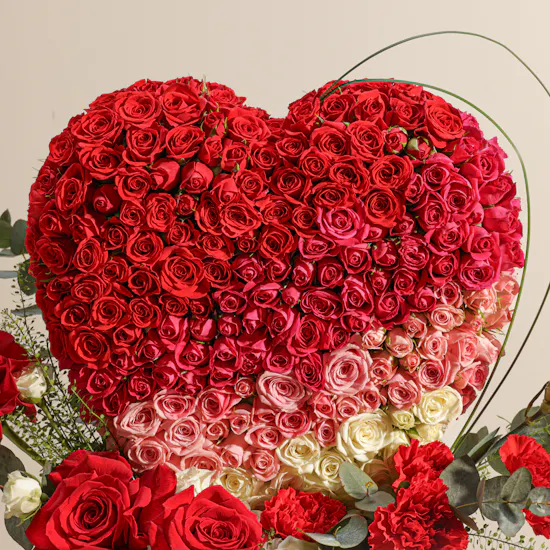 صندوق زهور عناق القلوب