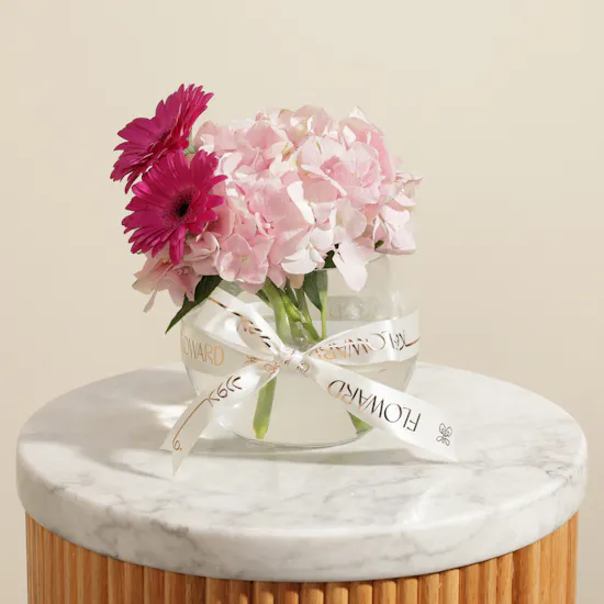 Omani Women’s Day Radiance Flower Vase