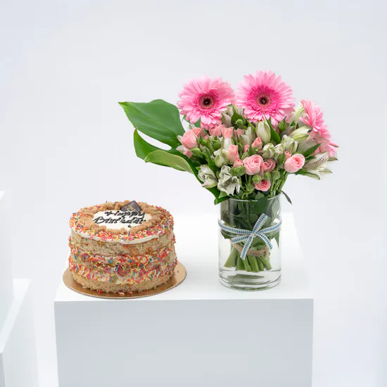Sucre De Nada Vanilla Birthday Cake | Pink Blooms
