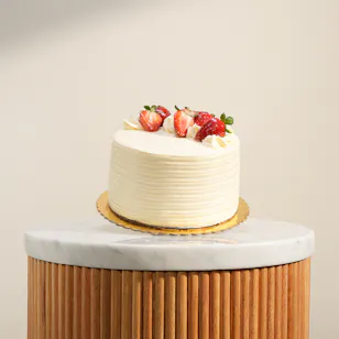 Floward Strawberry Cake
