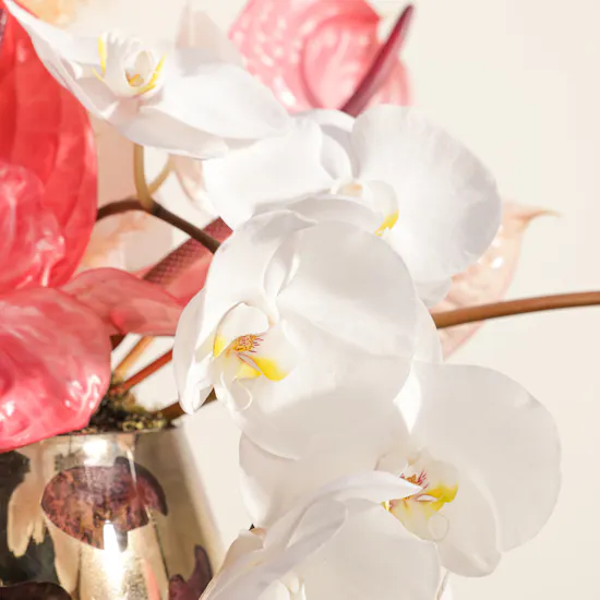 Royal Glow Flowers Vase