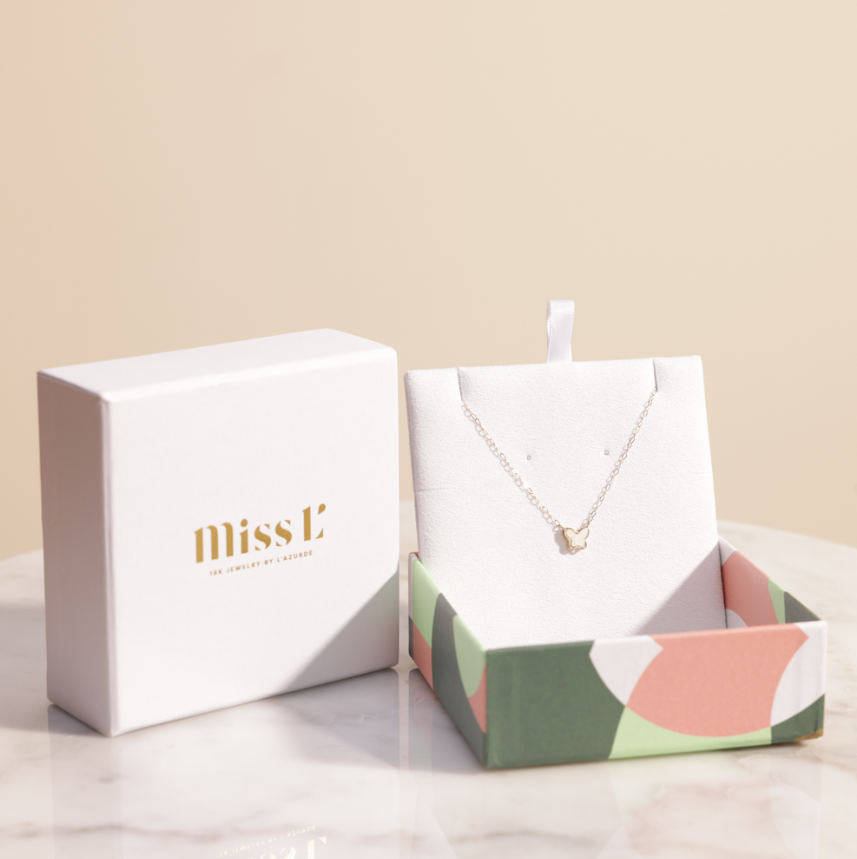 قلادة فراشة مزينة بالأحجار الملونة للأطفال من مس ال من لازوردي