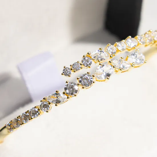 Artsy Flutter Cuff Gold-plated Bracelet