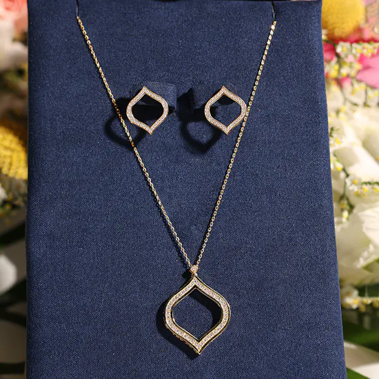 Midad Arabesque Diamond Set | Delightful Bouquet
