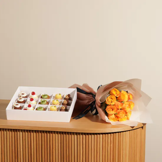 Patisserie by Guillermo Palomo Mini Bites Gift Box | Sunset Flowers Bouquet